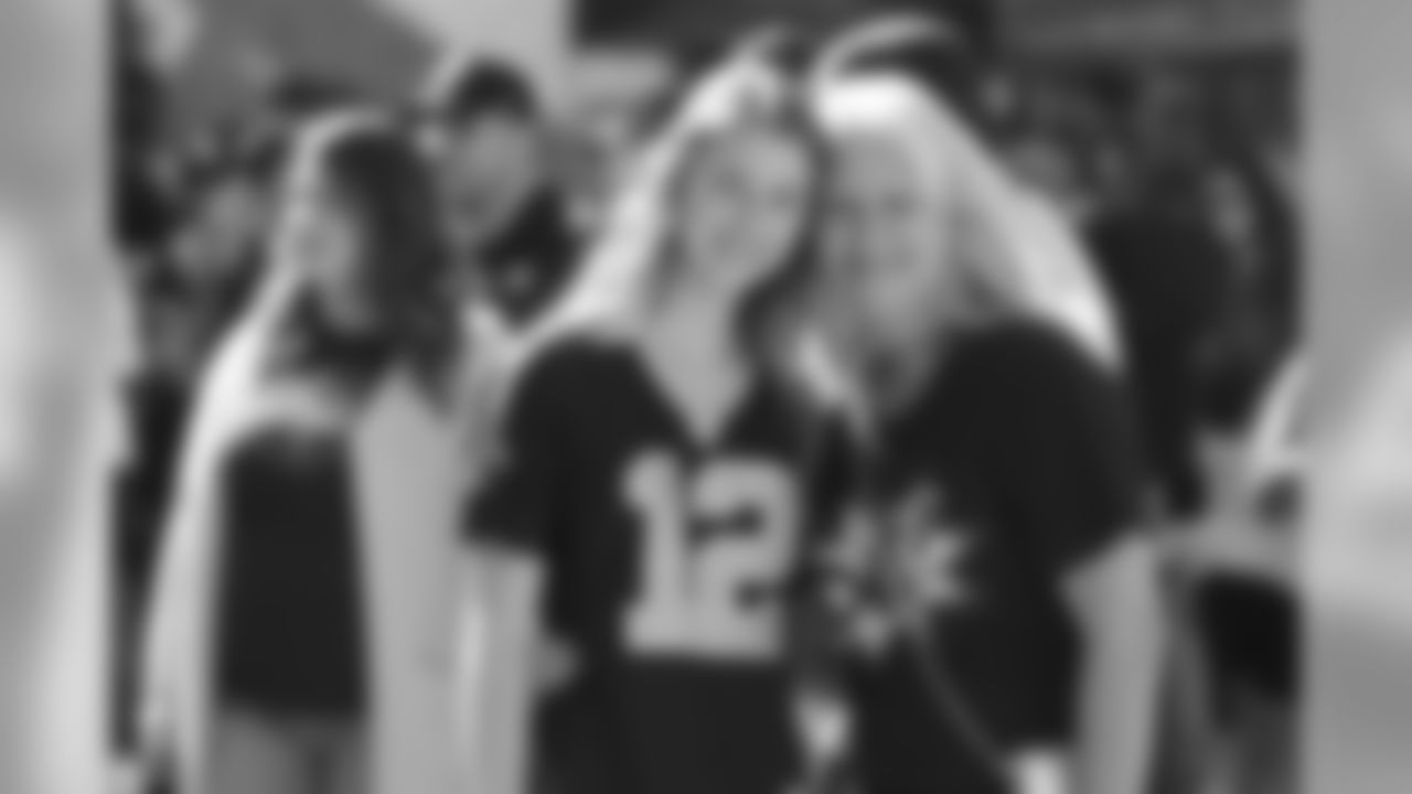 Gallery-fans-champions-square-1440-256-_0031