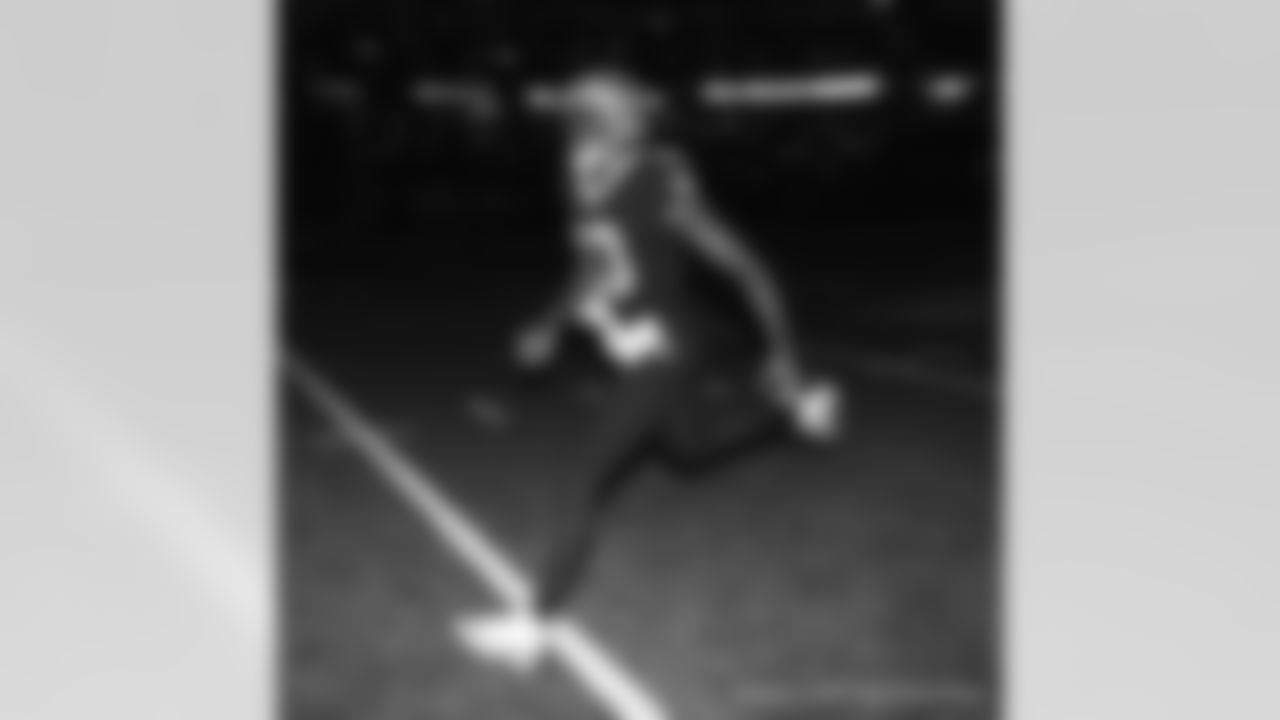 New Orleans Saints wide receiver Michael Thomas (13) warms up ahead of their 2022 Week 2 game against the Tampa Bay Buccaneers.