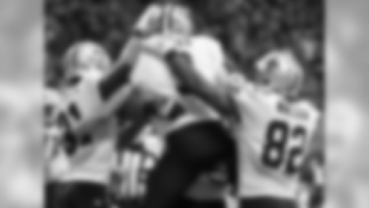 New Orleans Saints quarterback Drew Brees (9) celebrates with team mates after he scored a touchdown against the Atlanta Falcons during the second half of an NFL football game, Sunday, Sept. 23, 2018, in Atlanta. (AP Photo/David Goldman)