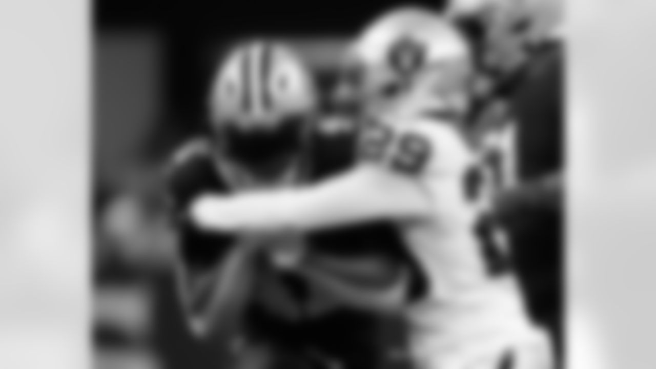 New Orleans Saints running back Alvin Kamara in action during their 2022 Week 8 game against the Las Vegas Raiders.