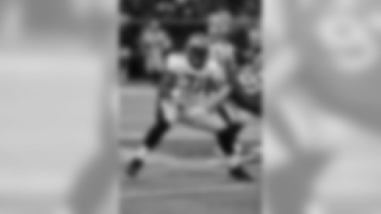 In 2009 at USC, Brown was named first team All-American by Sporting News, won the Morris Trophy, and was an All Pac-10 selection.