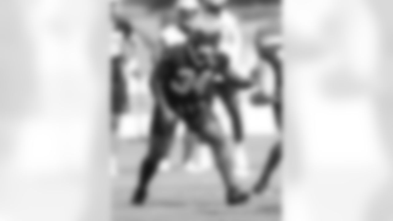 New Orleans running back Tony Jones Jr. participates in Day 1 of 2022 Minicamp at the Ochsner Sports Performance Center on Tuesday, June 14, 2022.