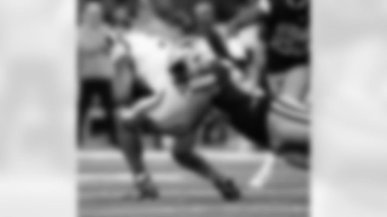 New Orleans Saints players in action during their 2022 Week 11 game against the Los Angeles Rams.