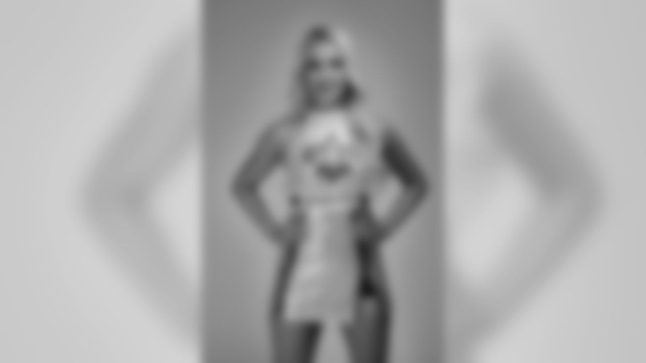 Gallery_Faces_Saintsations_Lauren_011819_09