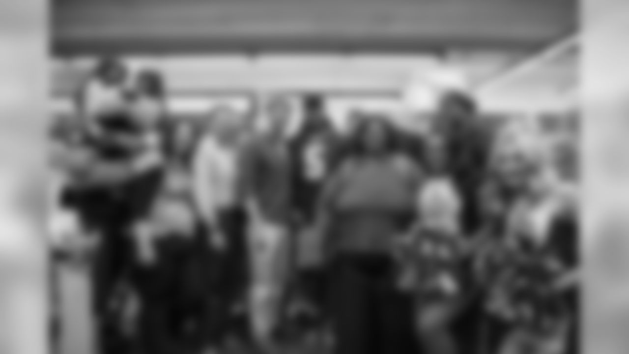 Photos_Rouses_visit_Teddy Bridgewater1210192560x144026