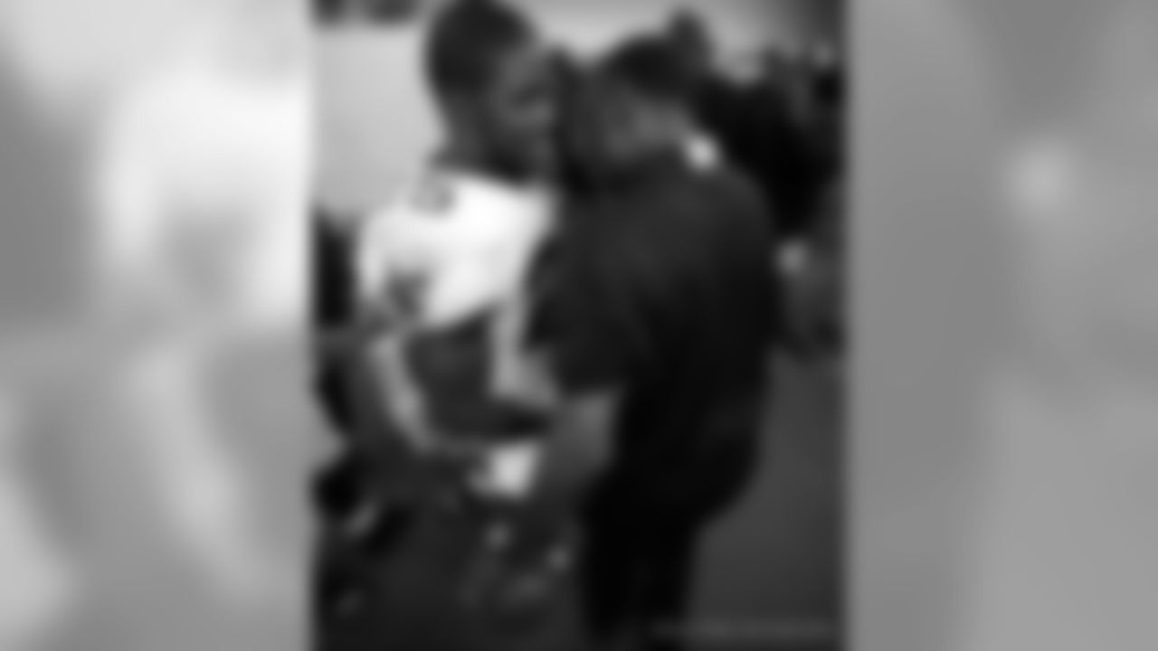 Gallery-Saints-Falcons-2006-Week-3-Locker-Room-10