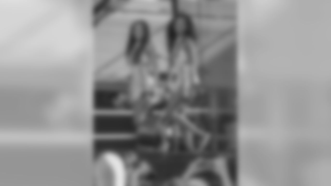 Gallery-fans-champions-square-1440-256-_0189