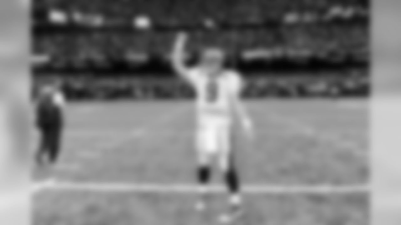 QB Drew Brees leads the first pregame chant of the season in the regular season opener against the Vikings on Sept. 9.