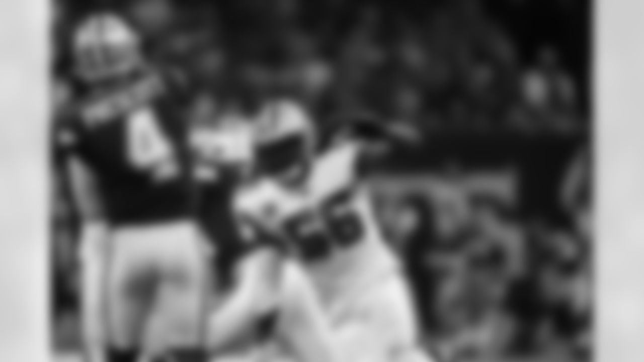 Check out photos of New Orleans Saints linebacker Demario Davis in action during the 2021 NFL season.