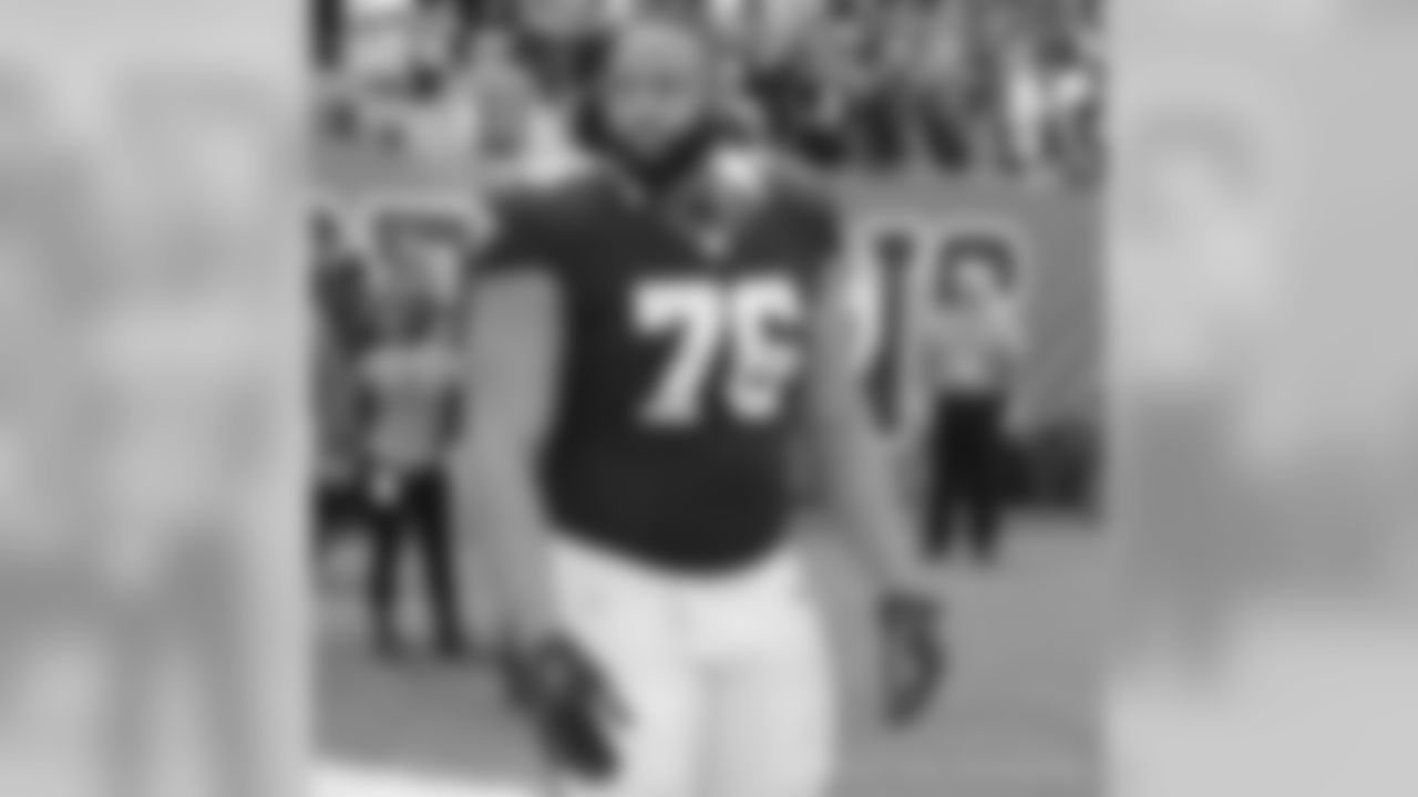 DE Akiem Hicks