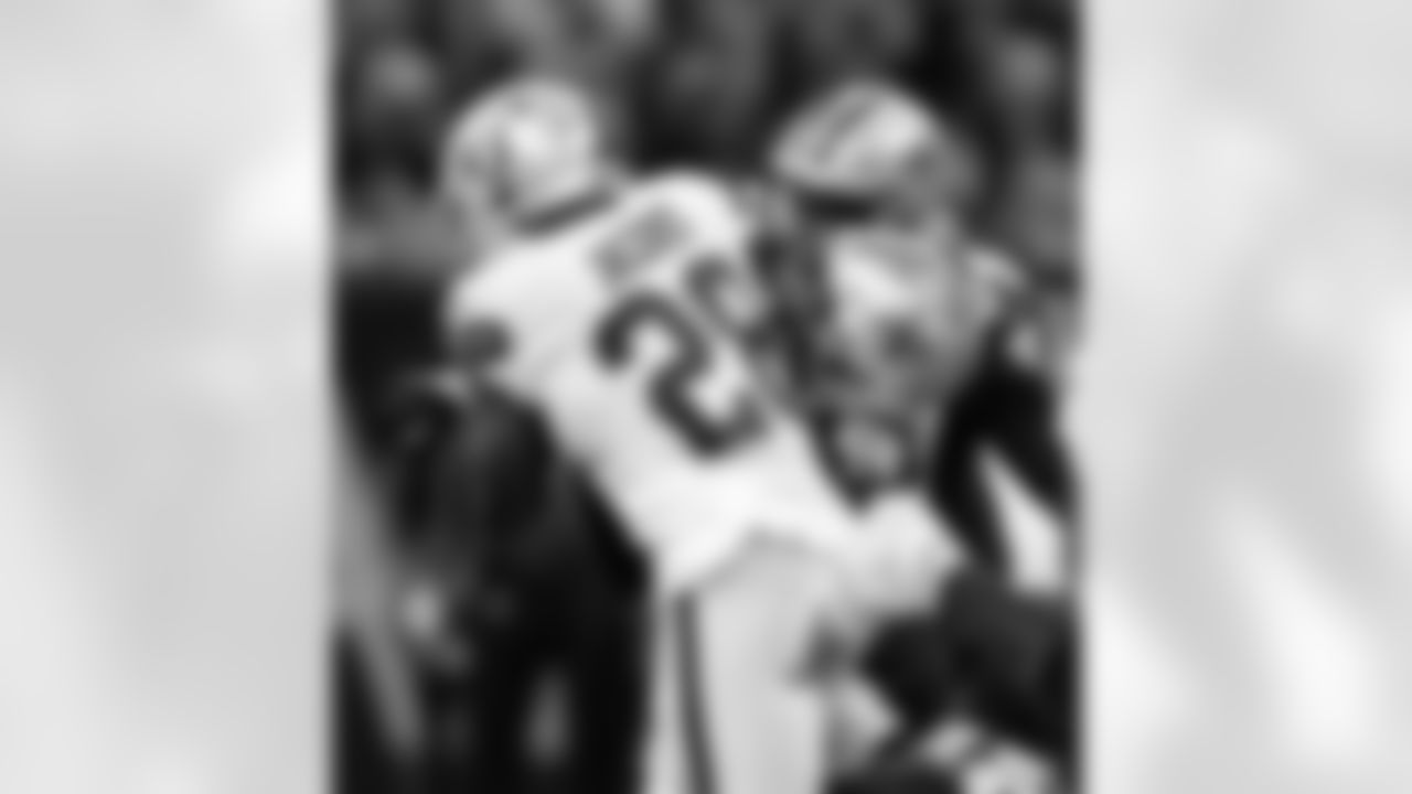 New Orleans Saints cornerback Paulson Adebo in action during their 2022 Week 8 game against the Las Vegas Raiders.