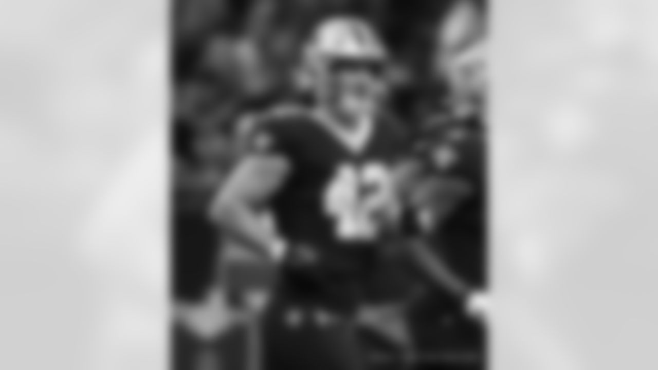 New Orleans Saints linebacker Chase Hansen (42) in action during their 2022 Week 2 game against the Tampa Bay Buccaneers.
