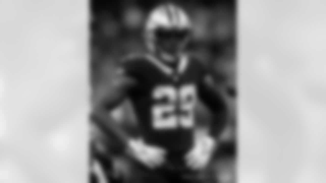 New Orleans Saints cornerback Paulson Adebo in action during their 2022 Week 8 game against the Las Vegas Raiders.