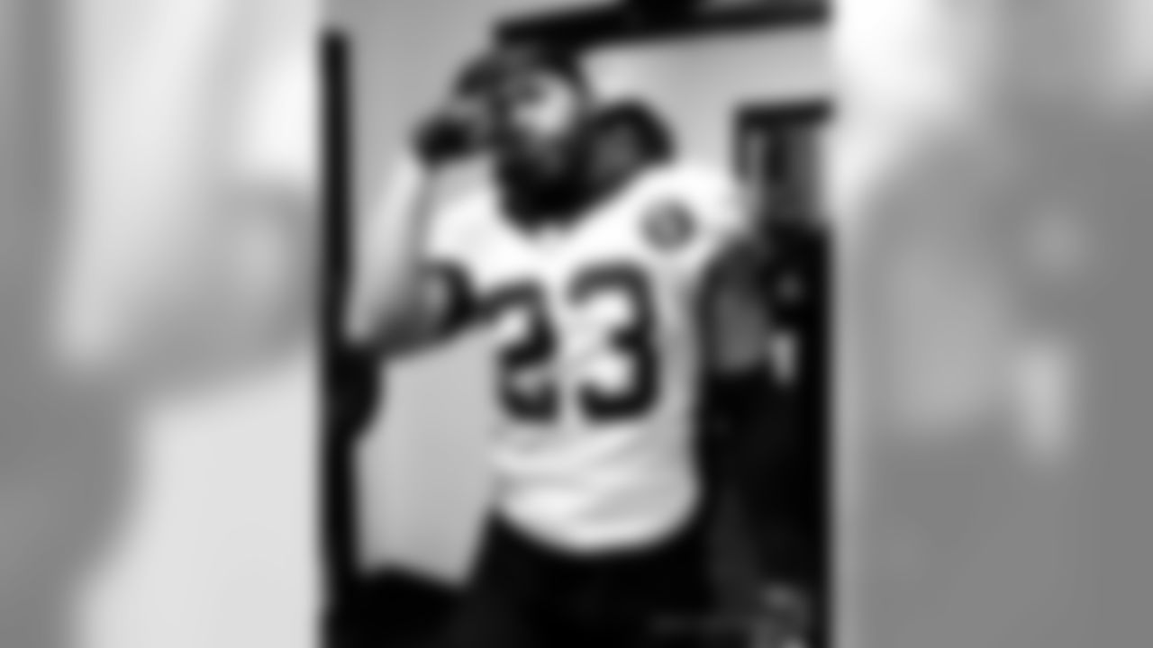 Gallery-Reg-Wk7-Saints-Ravens-Locker-Room-102118-007