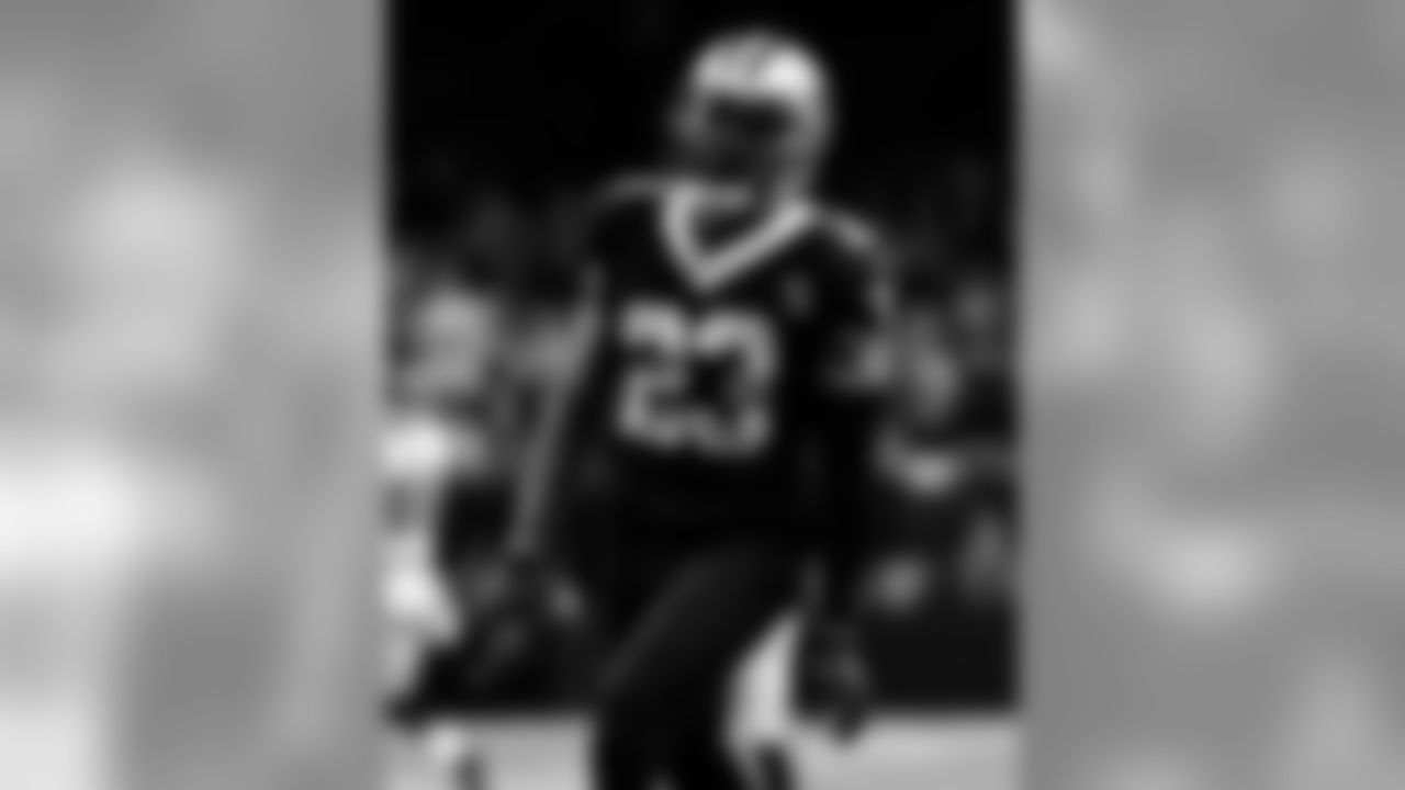 Saints 20 - Eagles 14 (W)
Divisional Game
Michael C. Hebert