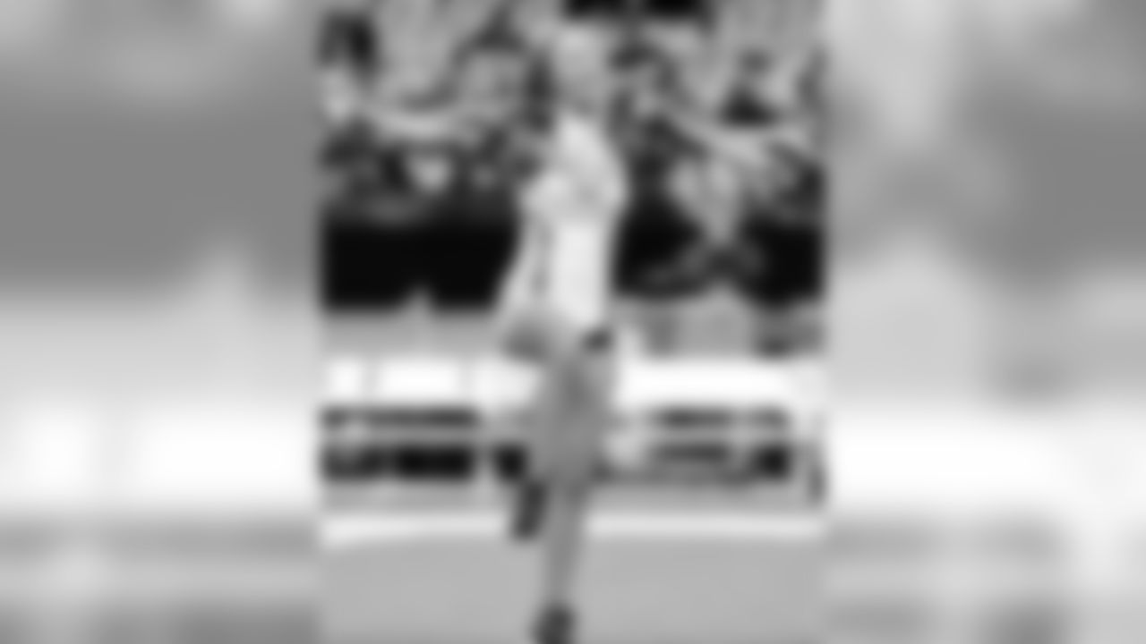 Gallery_Faces_Saintsations_Paulina_011819_12