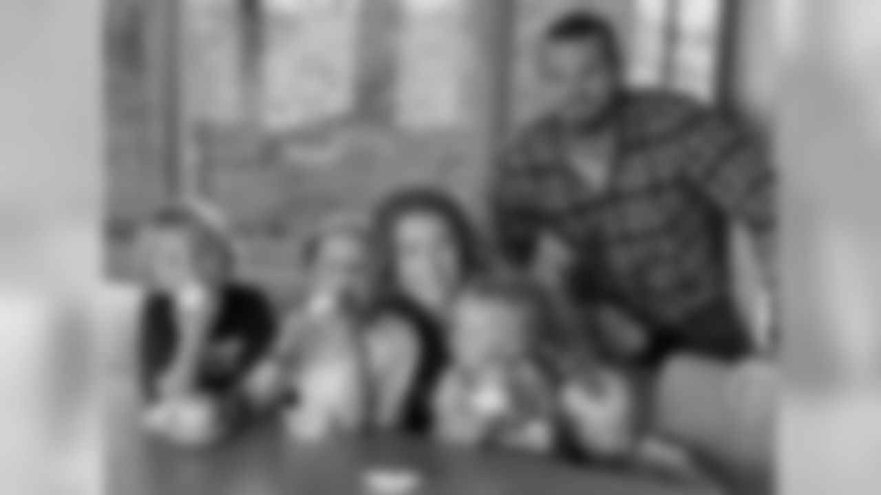 Thomas Morstead: Happy Birthday Lauren! We love you!
