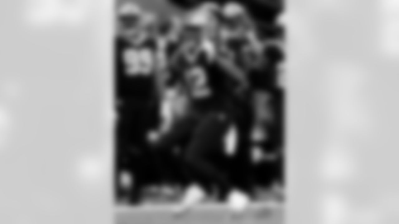 Game action photos from the New Orleans Saints vs. San Francisco 49ers matchup in Week 10 of the 2020 NFL season.