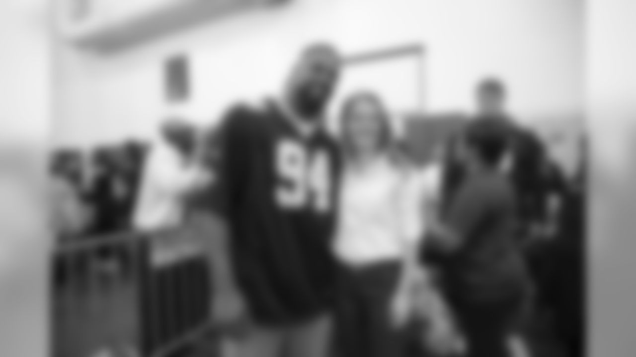 New Orleans Saints players distributed turkeys and fixings to over 1,000 families at the Dryades YMCA in celebration of the Thanksgiving holiday.
