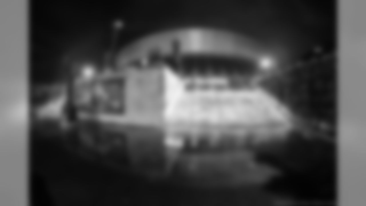 Gallery_Pregame_WK5_100818_32