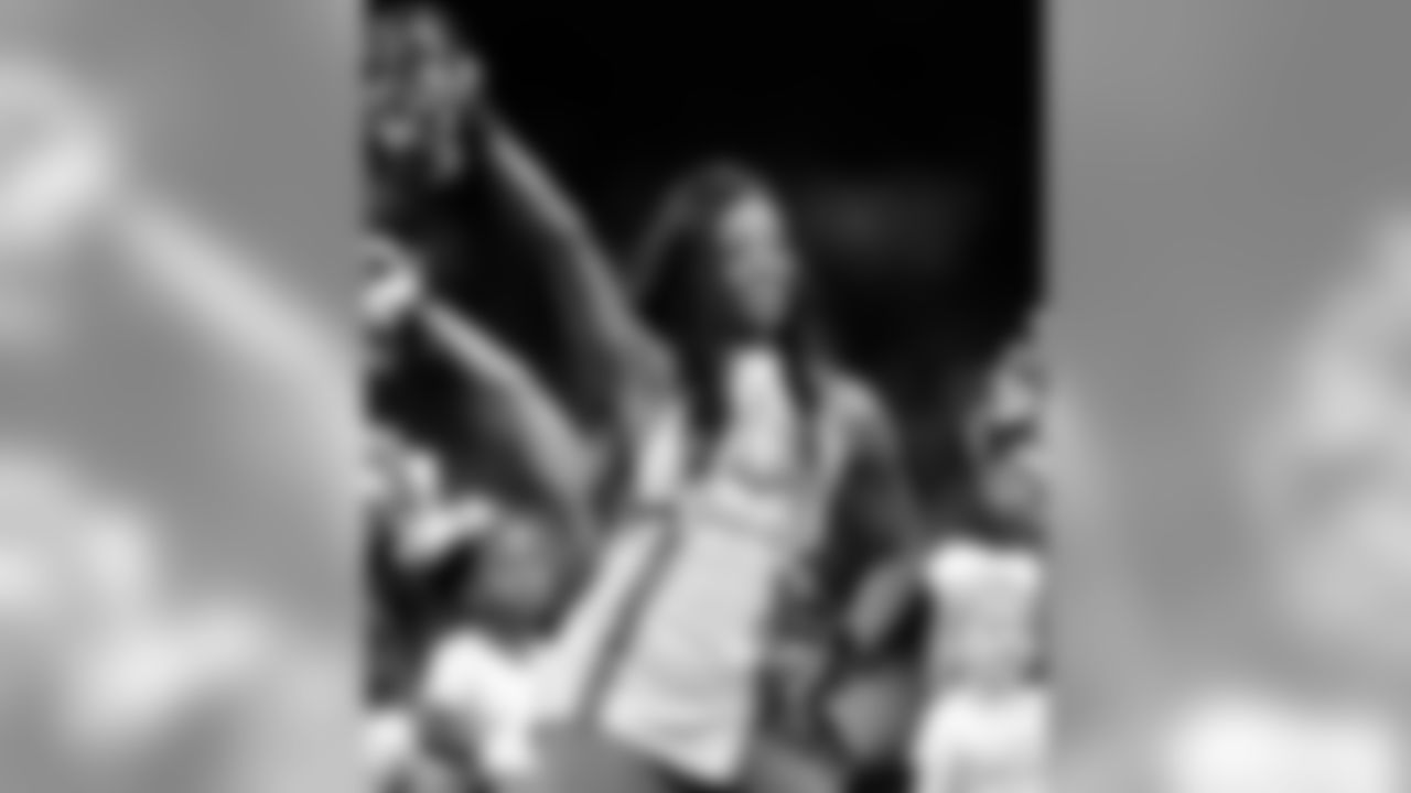 Gallery_Faces_Saintsations_Laryn_011819_13
