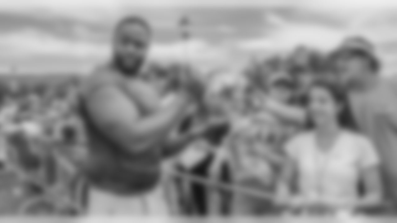 76 DE Akiem Hicks