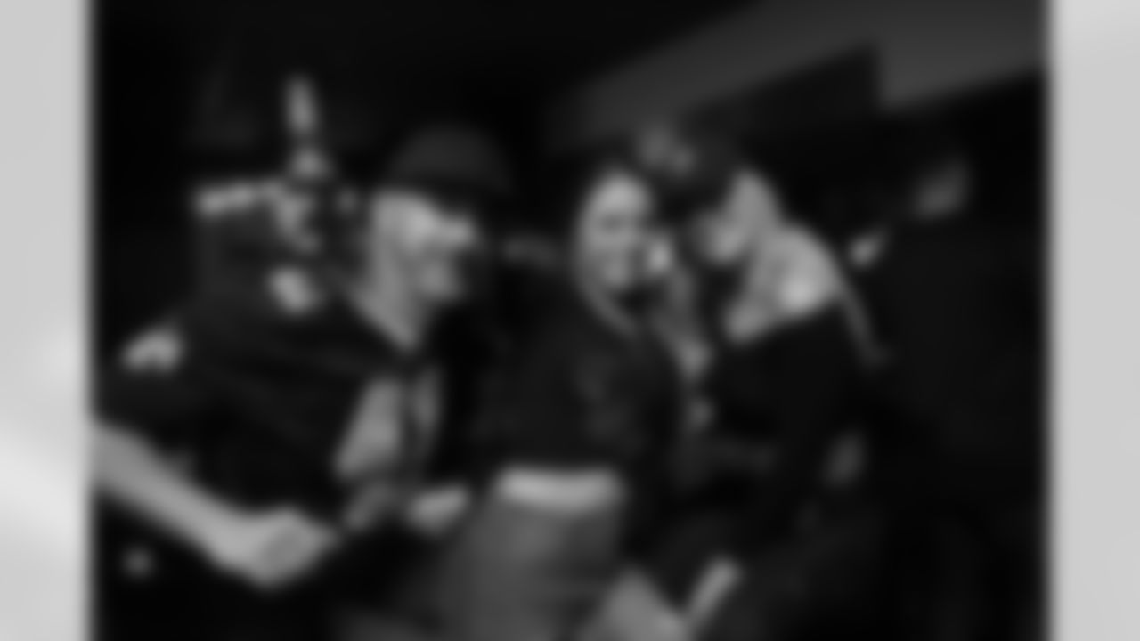 Gallery__Fans_Week2_Raiders_20200921_036