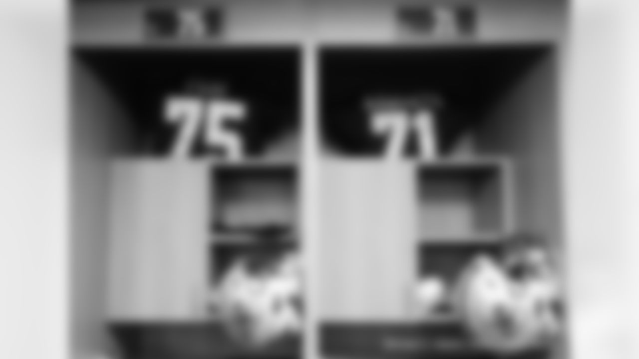New Orleans Saints players warm up ahead of their 2022 Week 2 game against the Tampa Bay Buccaneers.