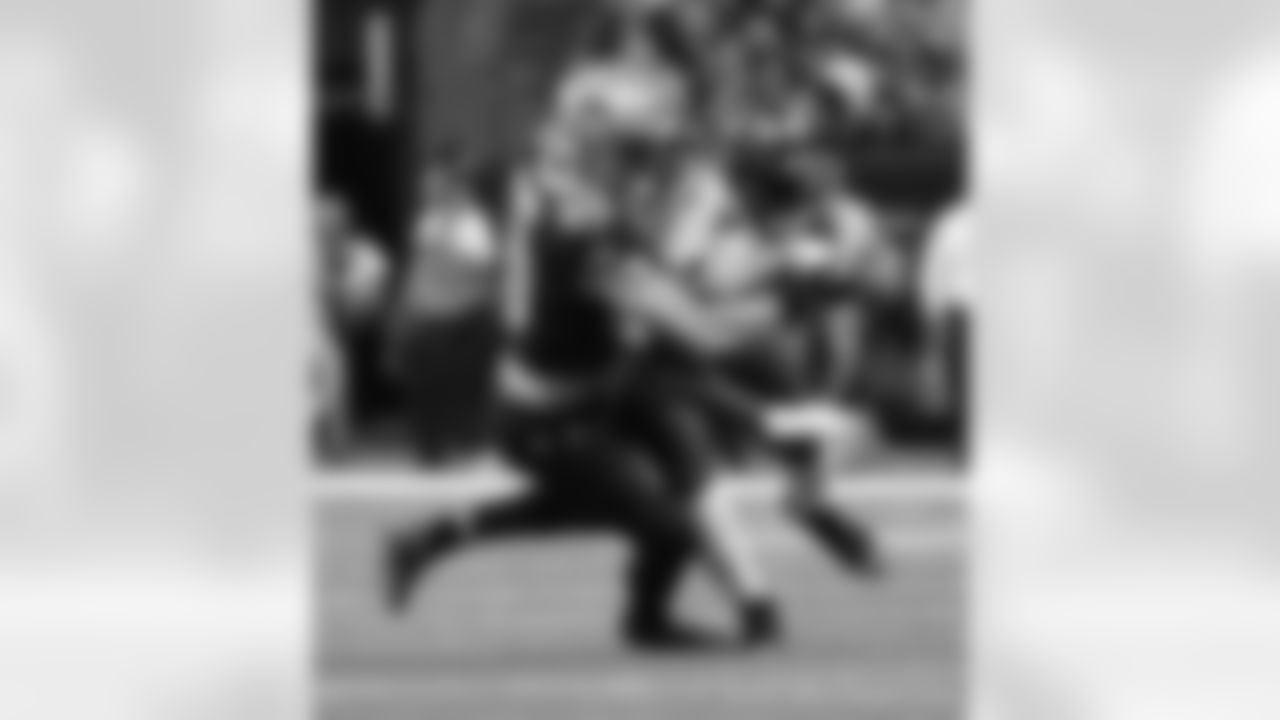 New Orleans Saints linebacker Pete Werner (20) in action during their 2022 Week 2 game against the Tampa Bay Buccaneers.