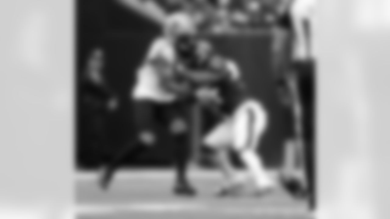Check out the game action shots from the New Orleans Saints game against the Houston Texans in Week 6 of the 2023 NFL season including cornerback Marshon Lattimore (23).