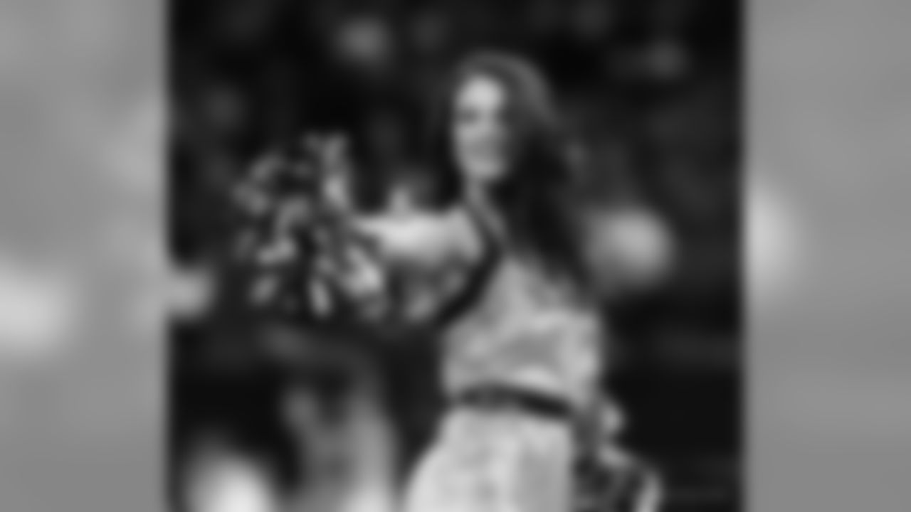 Gallery_Faces_Saintsations_Sara_011819_14
