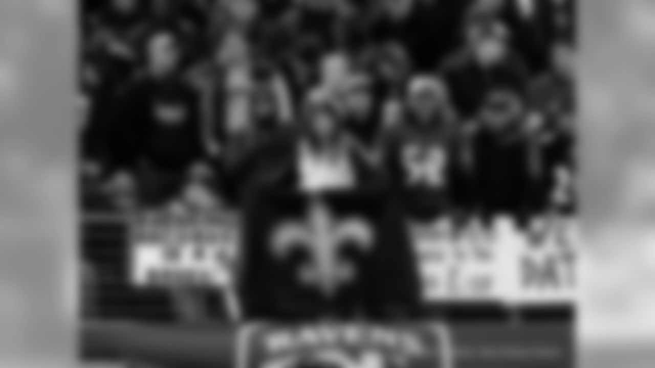Gallery-Reg-Wk7-Saints-Ravens-Fans-B-102118-009