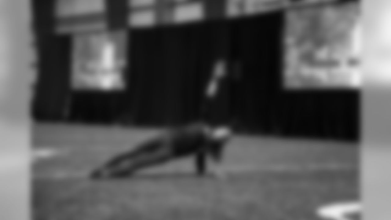 Gallery_GamedayYoga_10081911