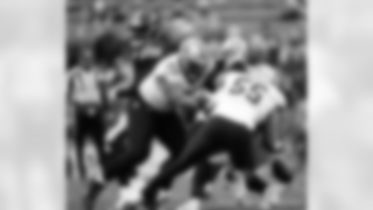 New Orleans Saints players in action during their 2022 Week 10 game against the Pittsburgh Steelers.
