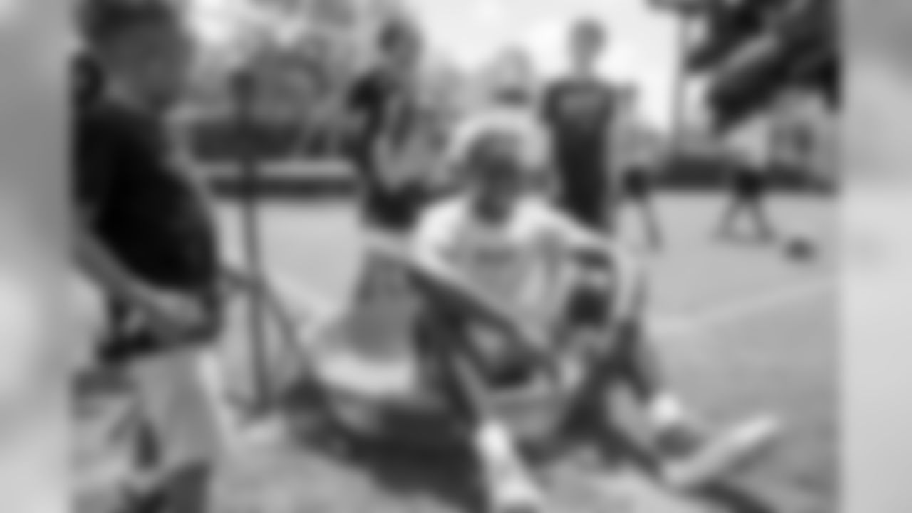 Gallery_TrainingCamp_QBChallenge_08031993