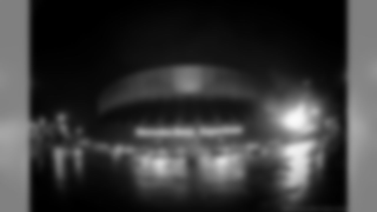 Gallery_Pregame_WK5_100818_30