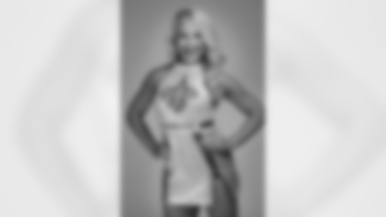 Gallery_Faces_Saintsations_jennifer010419_10
