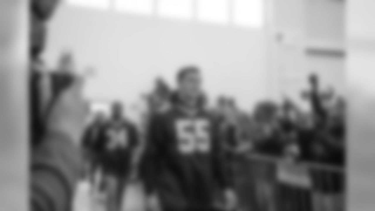 New Orleans Saints players distributed turkeys and fixings to over 1,000 families at the Dryades YMCA in celebration of the Thanksgiving holiday.