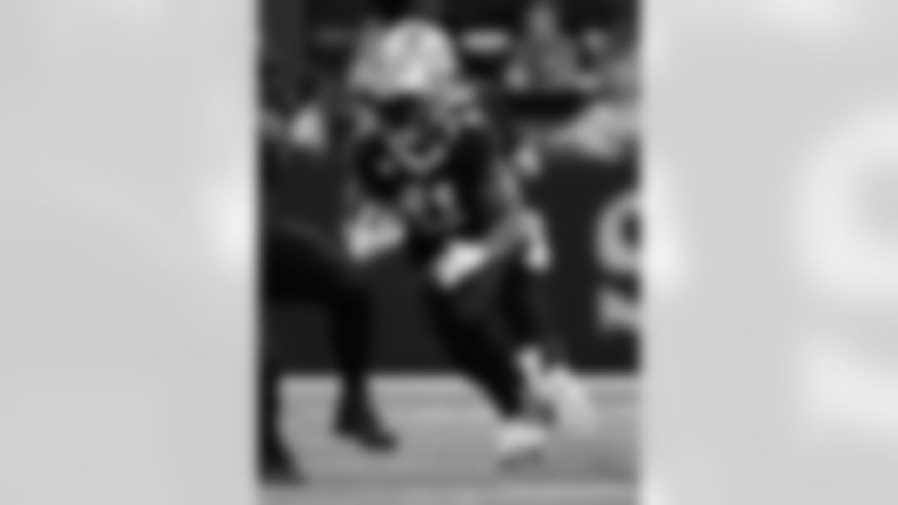 New Orleans Saints running back Alvin Kamara in action during their 2022 Week 8 game against the Las Vegas Raiders.