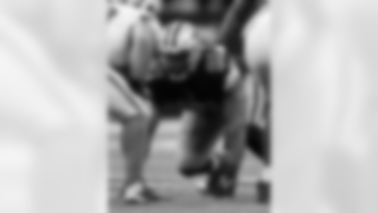 New Orleans Saints players in action during their 2022 Week 11 game against the Los Angeles Rams.