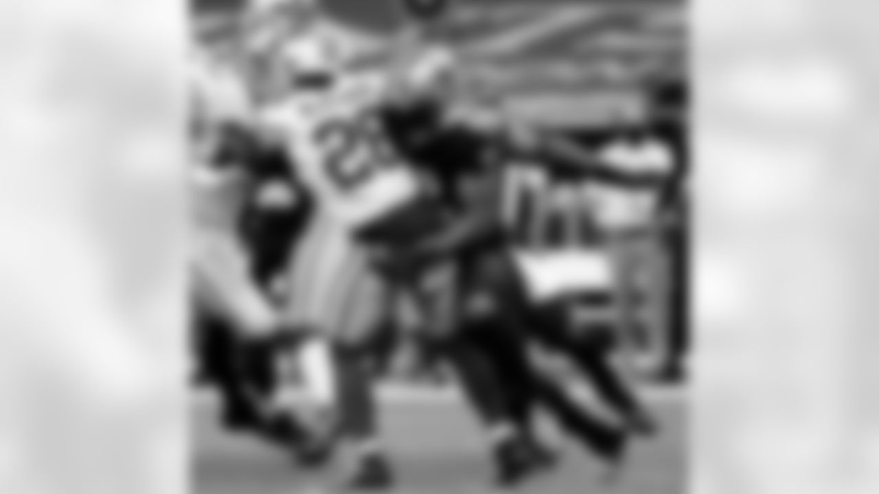 Game action photos from the New Orleans Saints vs. San Francisco 49ers matchup in Week 10 of the 2020 NFL season.