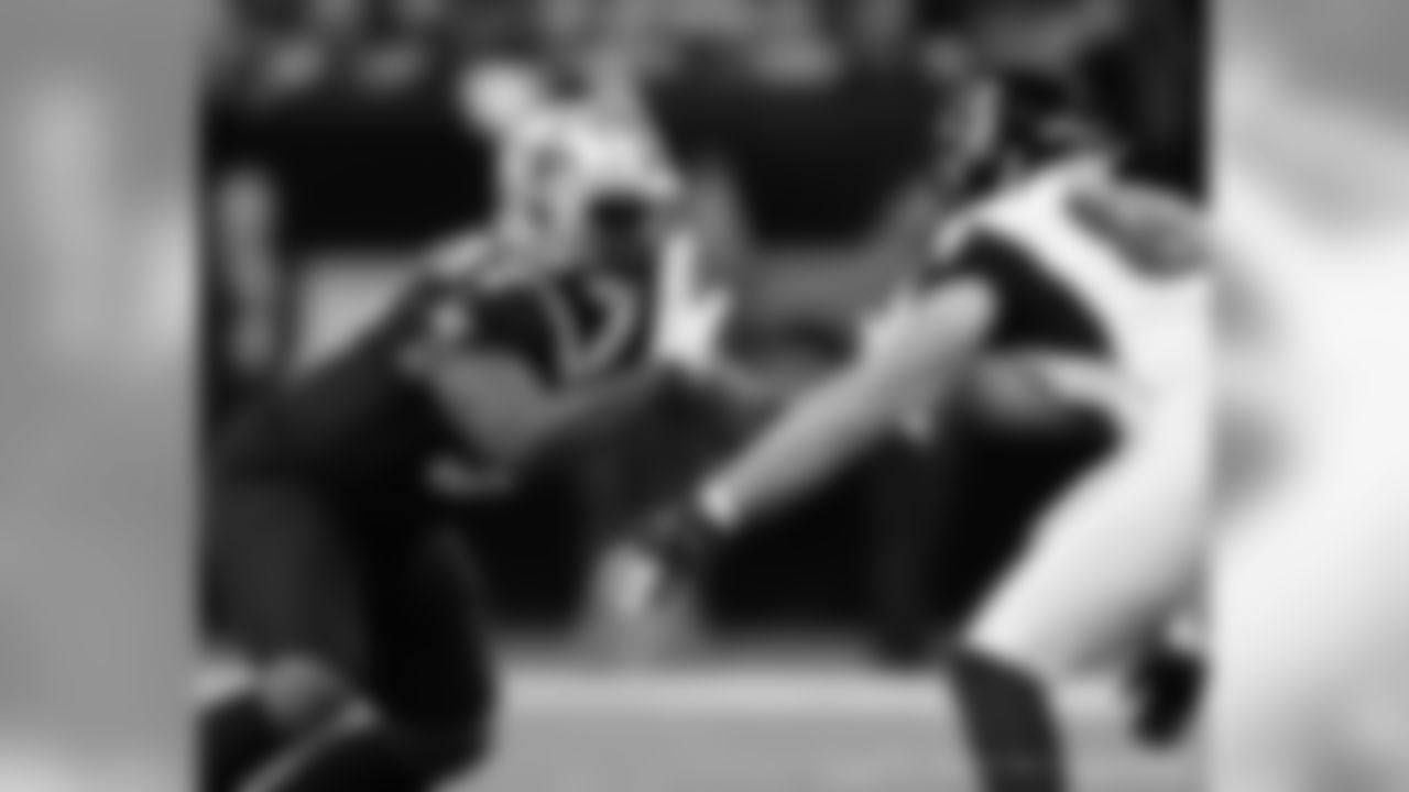 Check out photos of the on-field action between the New Orleans Saints and Atlanta Falcons in Week 10 of the 2019 NFL season.