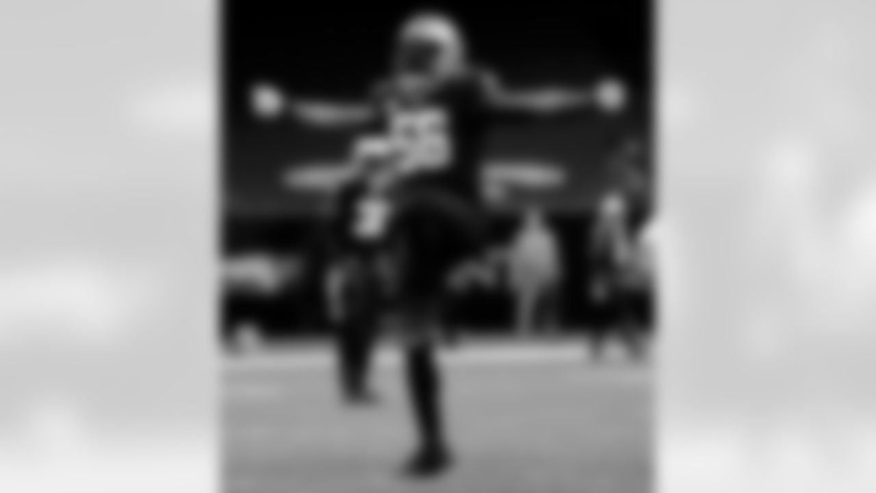 Check out photos of New Orleans Saints linebacker Demario Davisin action during the 2020 NFL season.