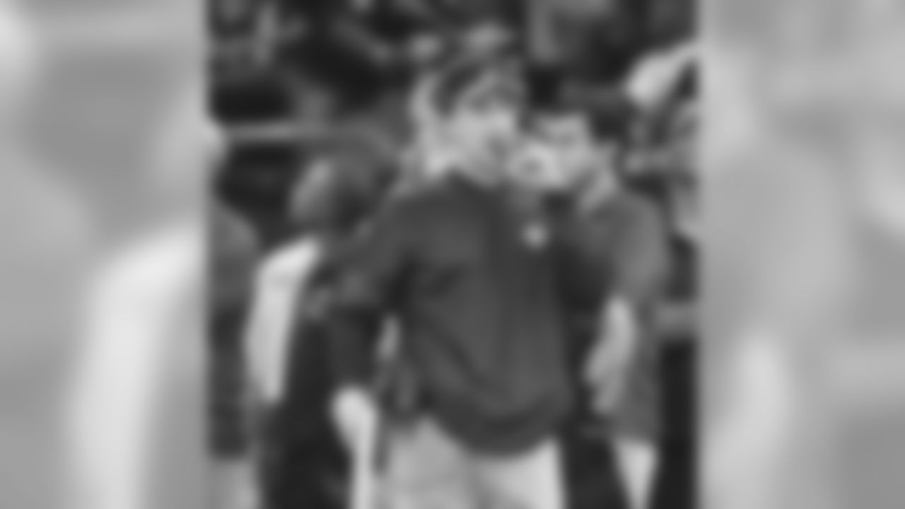 Take a look at defensive coordinator Dennis Allen in action as we highlight the New Orleans Saints coaching staff on the sidelines.