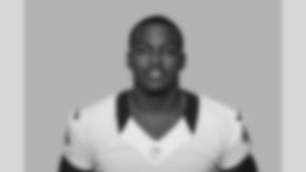 WR Seantavius Jones