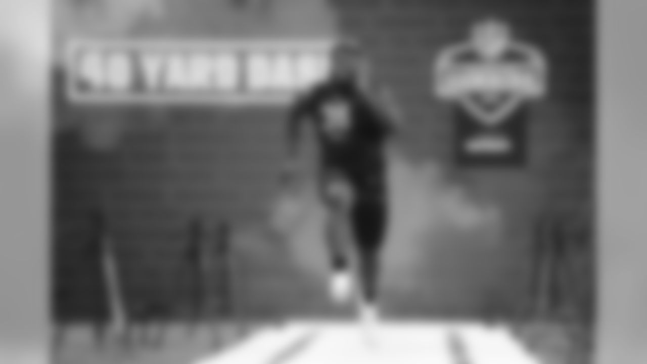 \BBL1\ runs the 40-yard dash during the 2020 NFL Scouting Combine, Friday, Feb. 28, 2020 in Indianapolis. (Ben Liebenberg/NFL)