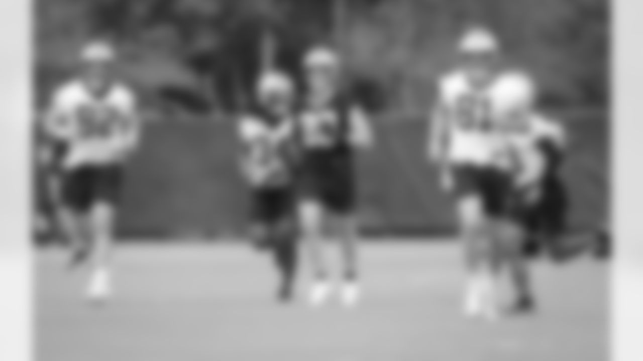 New Orleans Saints tight end Adam Trautman, running back Tony Jones Jr., linebacker Pete Werner, and tight end Nick Vannett warm up at the team's 2022 OTA practices on May 25, 2022 at the Ochsner Sports Performance Center.