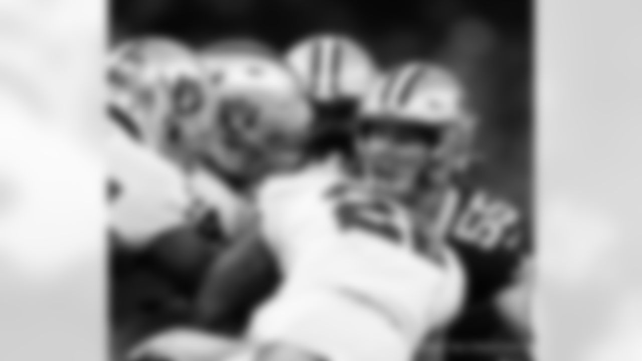 New Orleans Saints linebacker Kaden Elliss in action during their 2022 Week 8 game against the Las Vegas Raiders.