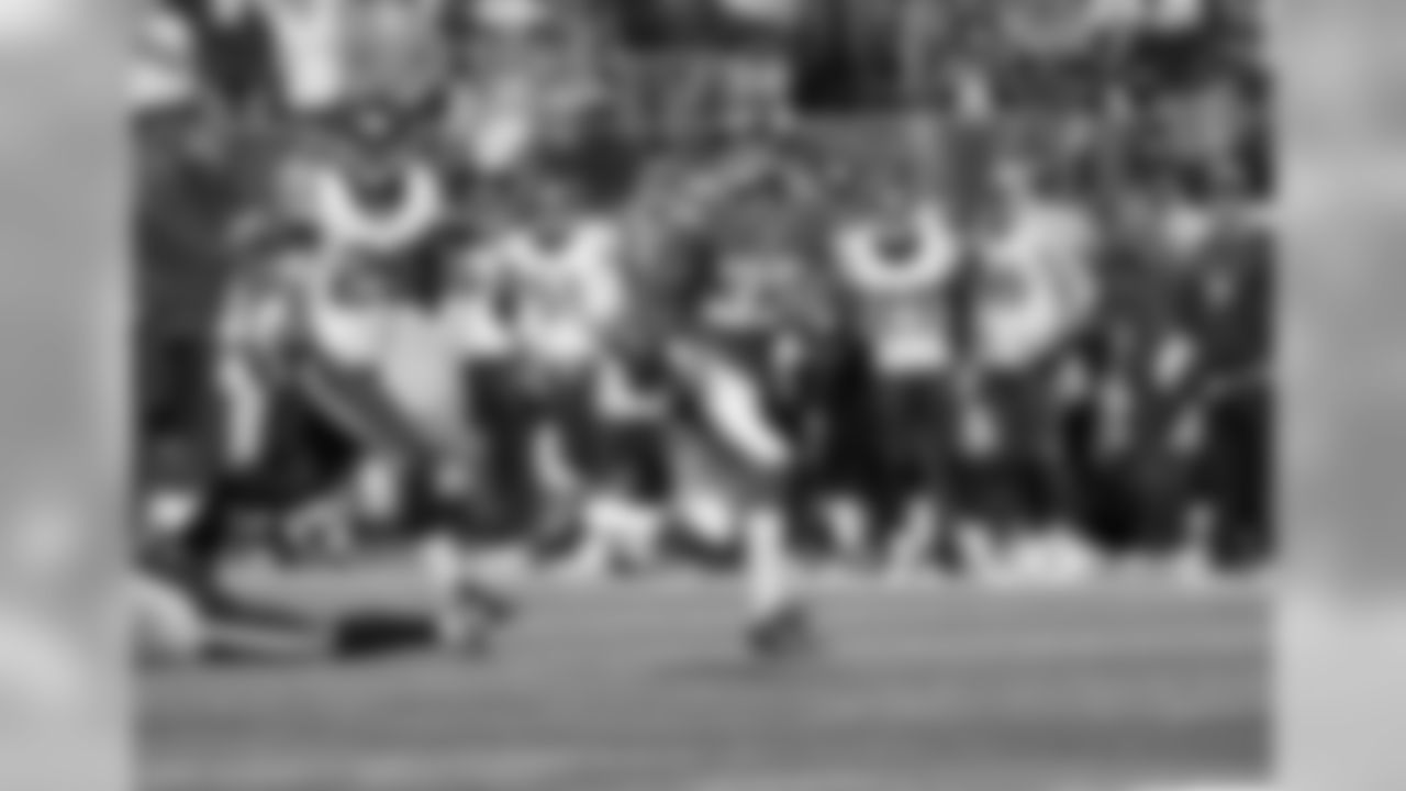 Minnesota Vikings defensive back Marcus Sherels (35) returns a punt 79 yards for a touchdown during an NFL game against the Houston Texans on Sunday, Oct. 9, 2016, in Minneapolis, Minn. The Vikings won the game, 31-13. (Greg Trott via AP)