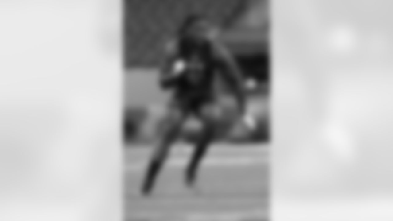 DE Takkarist McKinley